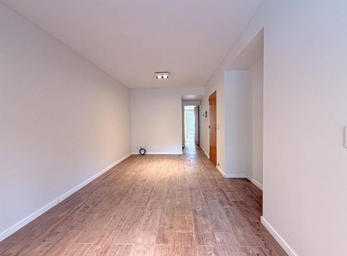 Foto de Venta. Departamento de 2 dormitorios con patio, balcón y baulera, imagen 3