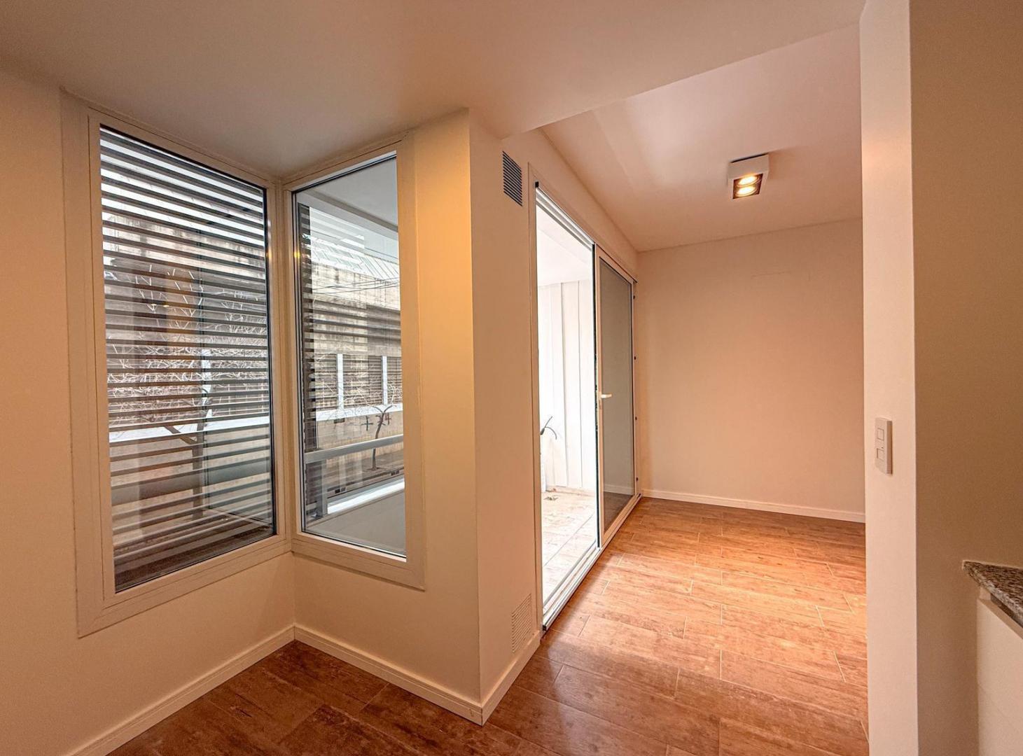 Foto de Venta. Departamento de 2 dormitorios con patio, balcón y baulera, imagen 5