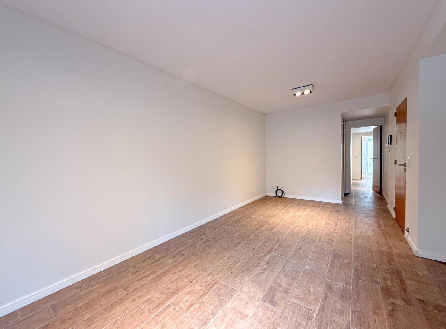 Foto de Venta. Departamento de 2 dormitorios con patio, balcón y baulera, imagen 4