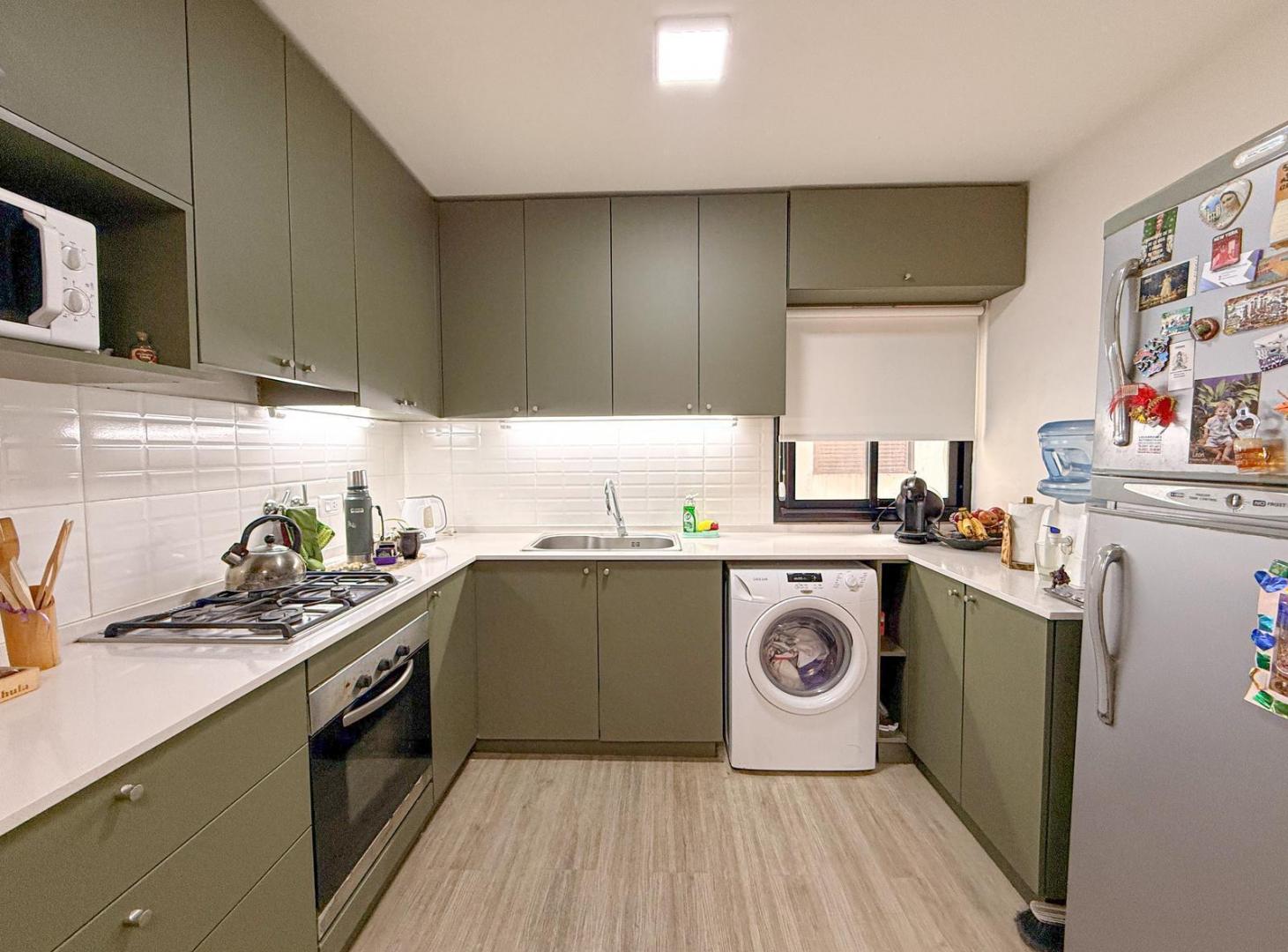 Foto de Venta. Departamento de 2 dormitorios con cochera y balcón - Centro, imagen 3