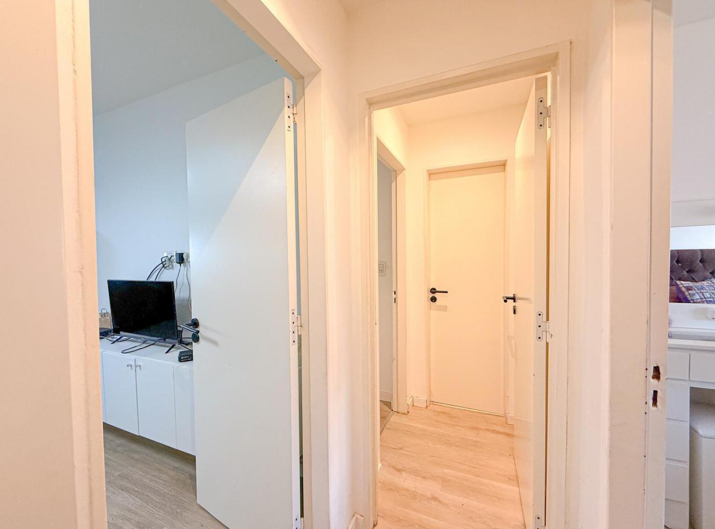 Foto de Venta. Departamento de 2 dormitorios con cochera y balcón - Centro, imagen 4