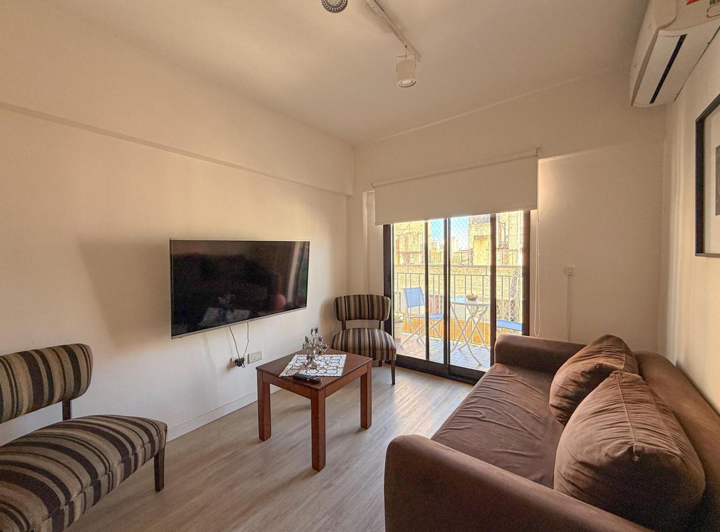 Foto de Venta. Departamento de 2 dormitorios con cochera y balcón - Centro, imagen 1
