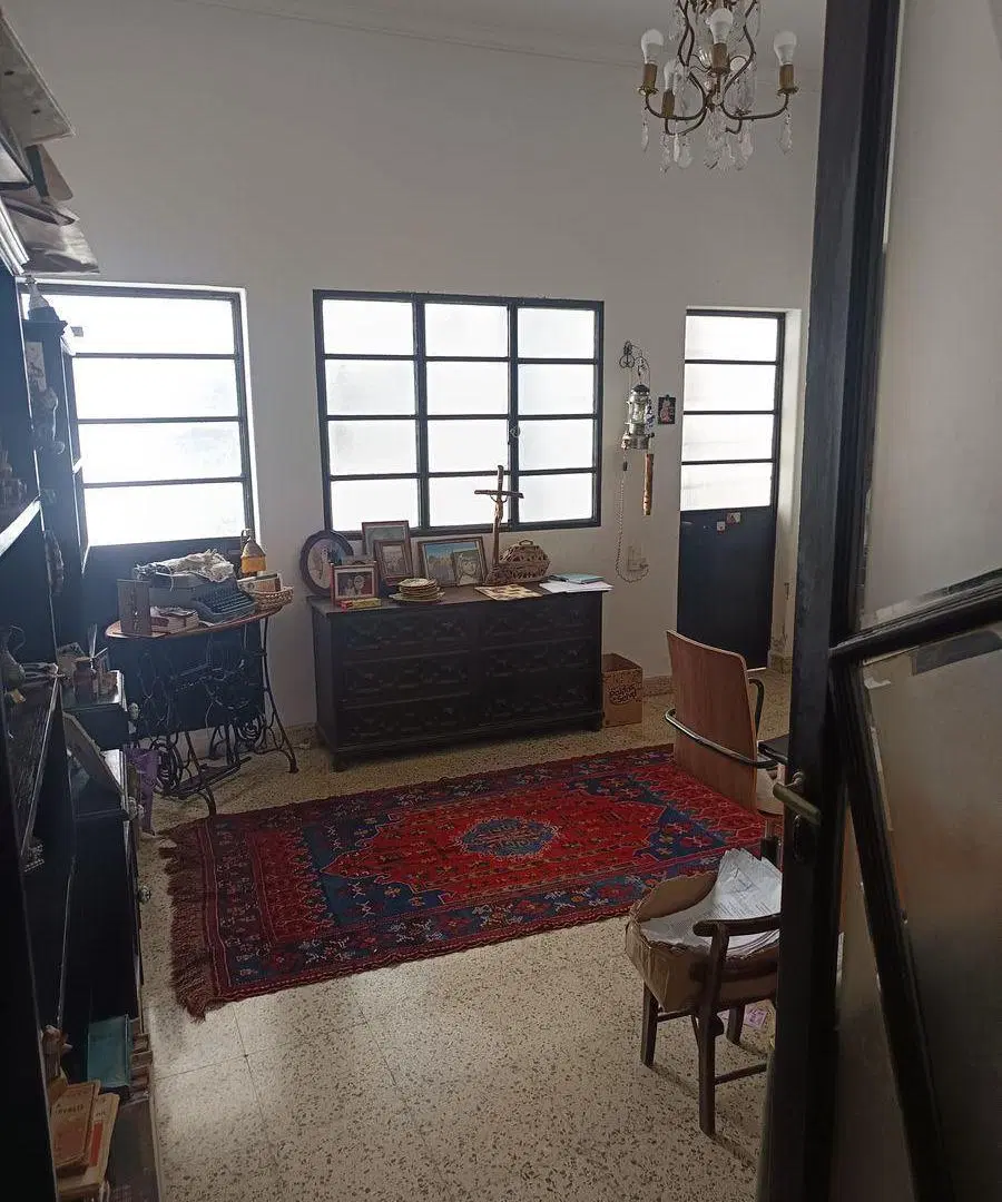 Casa muy amplia a 3 cuadras de Av. Freyre 4
