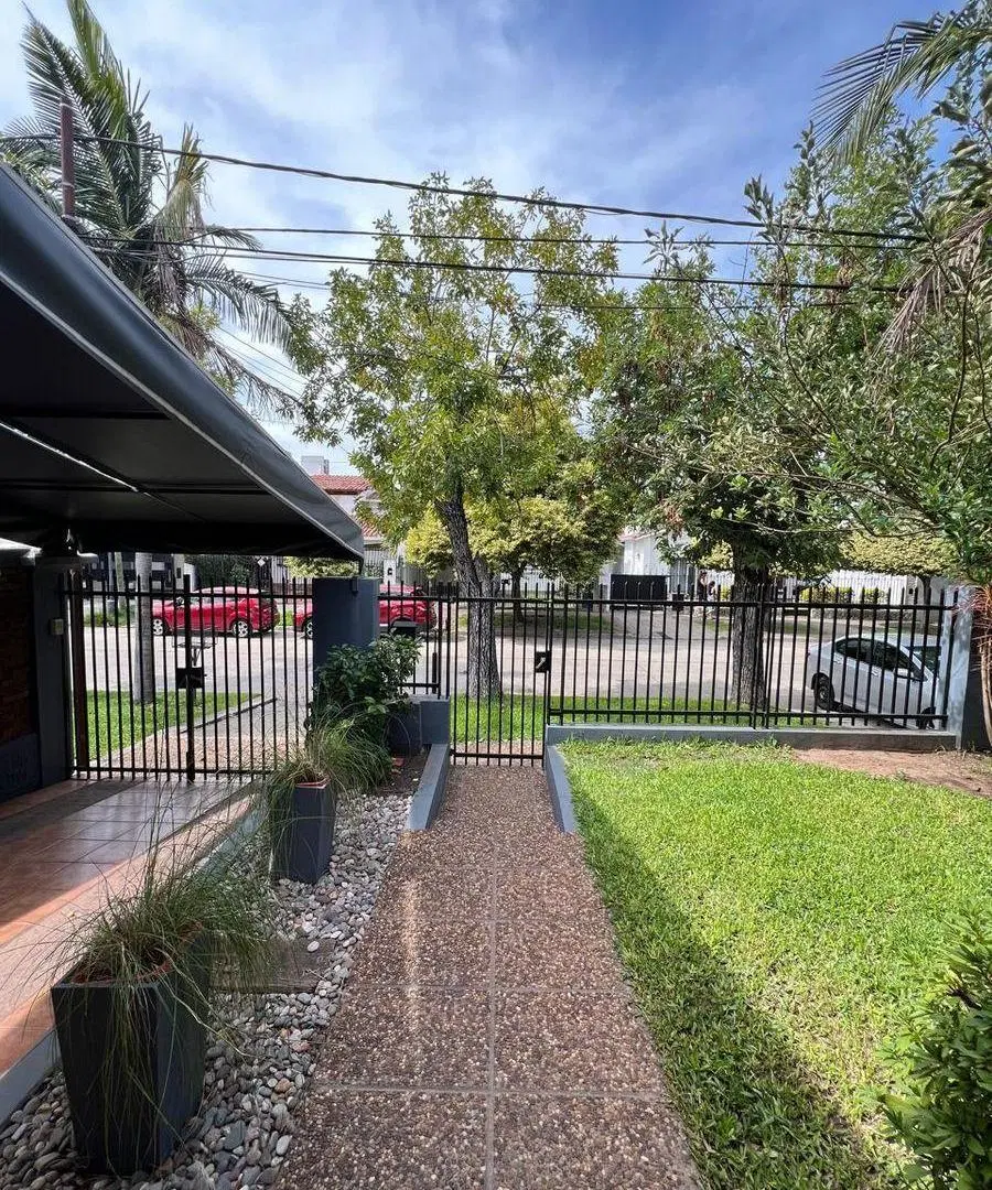 Casa en barrio 7 Jefes 4