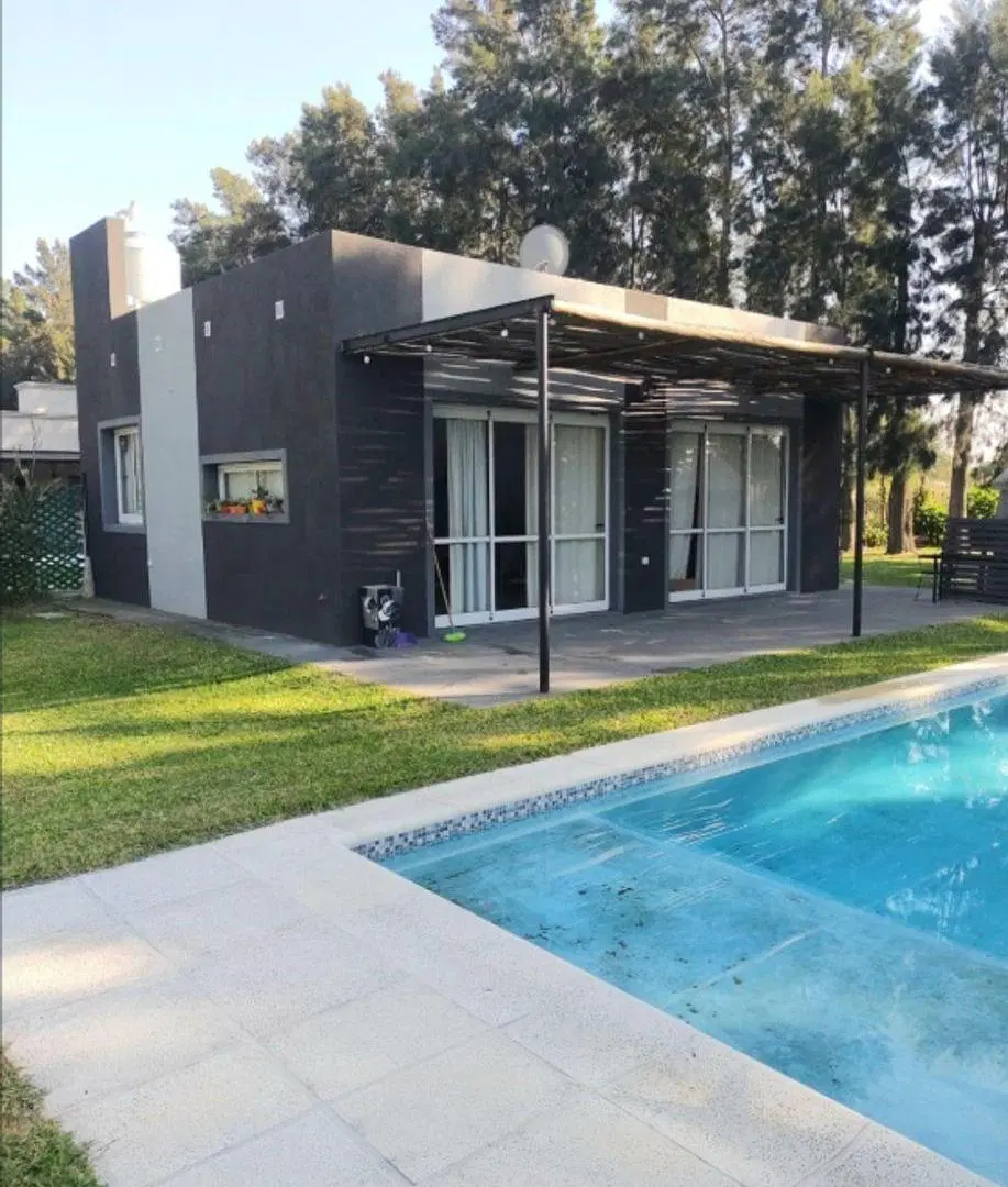 VENTA Casa con Piscina y Gran Predio. Los Arándanos 2