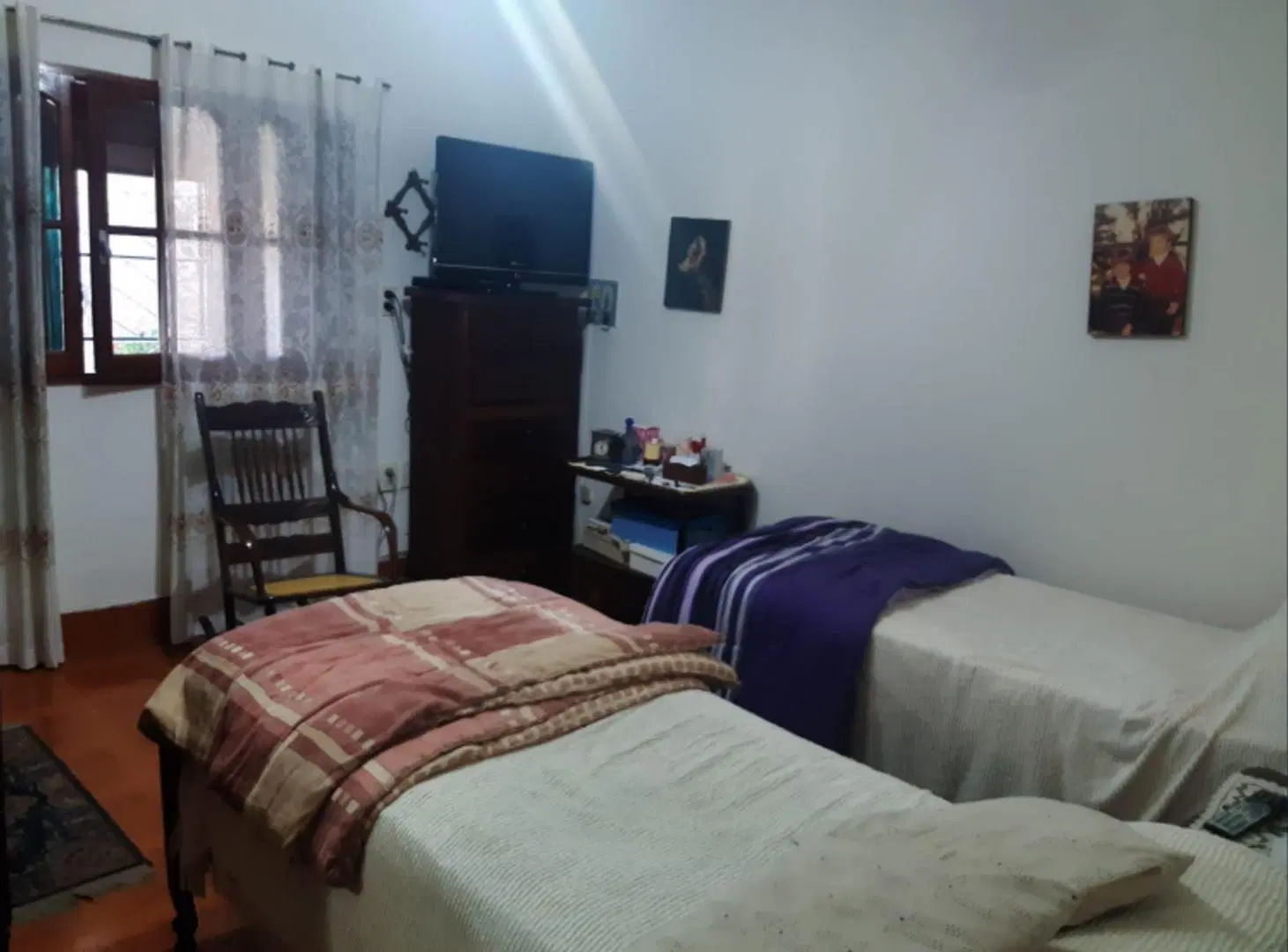 Casa zona Av. Galicia. 3 dormitorios, 2 baños, gran patio y cochera doble 4