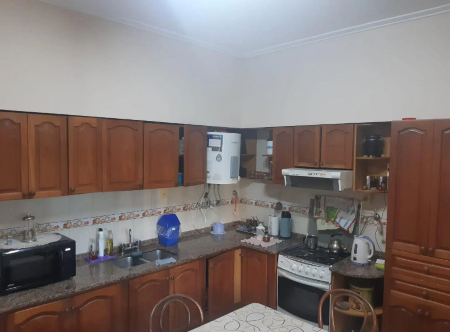 Casa zona Av. Galicia. 3 dormitorios, 2 baños, gran patio y cochera doble 3
