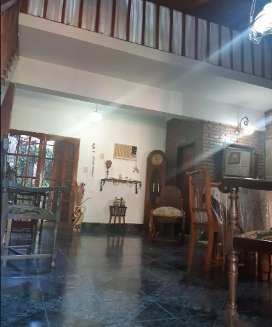Casa zona Av. Galicia. 3 dormitorios, 2 baños, gran patio y cochera doble 1