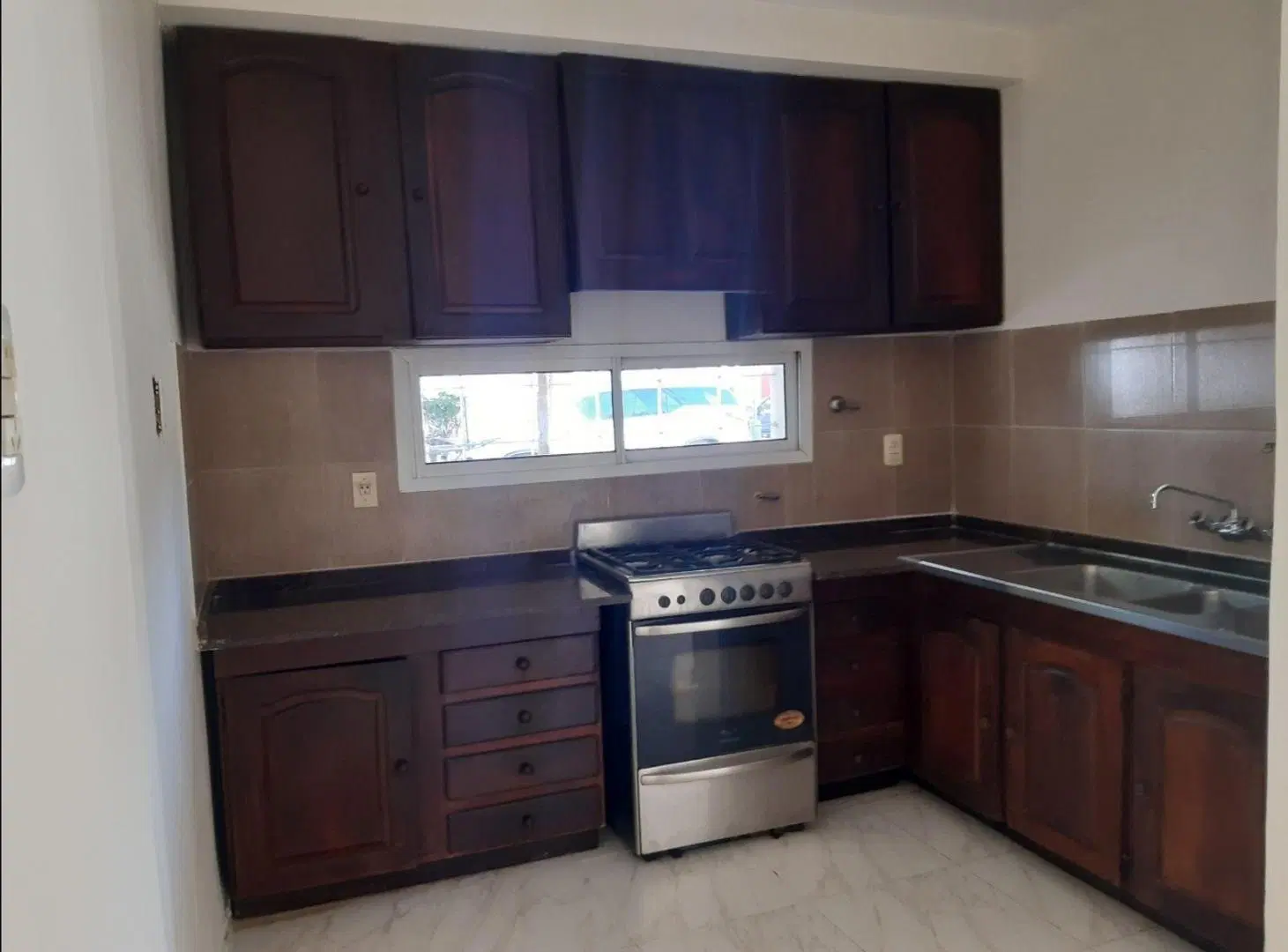 Excelente Casa 3 Dorm., 2 Bñs, Coch. BARRIO 7 JEFES 2