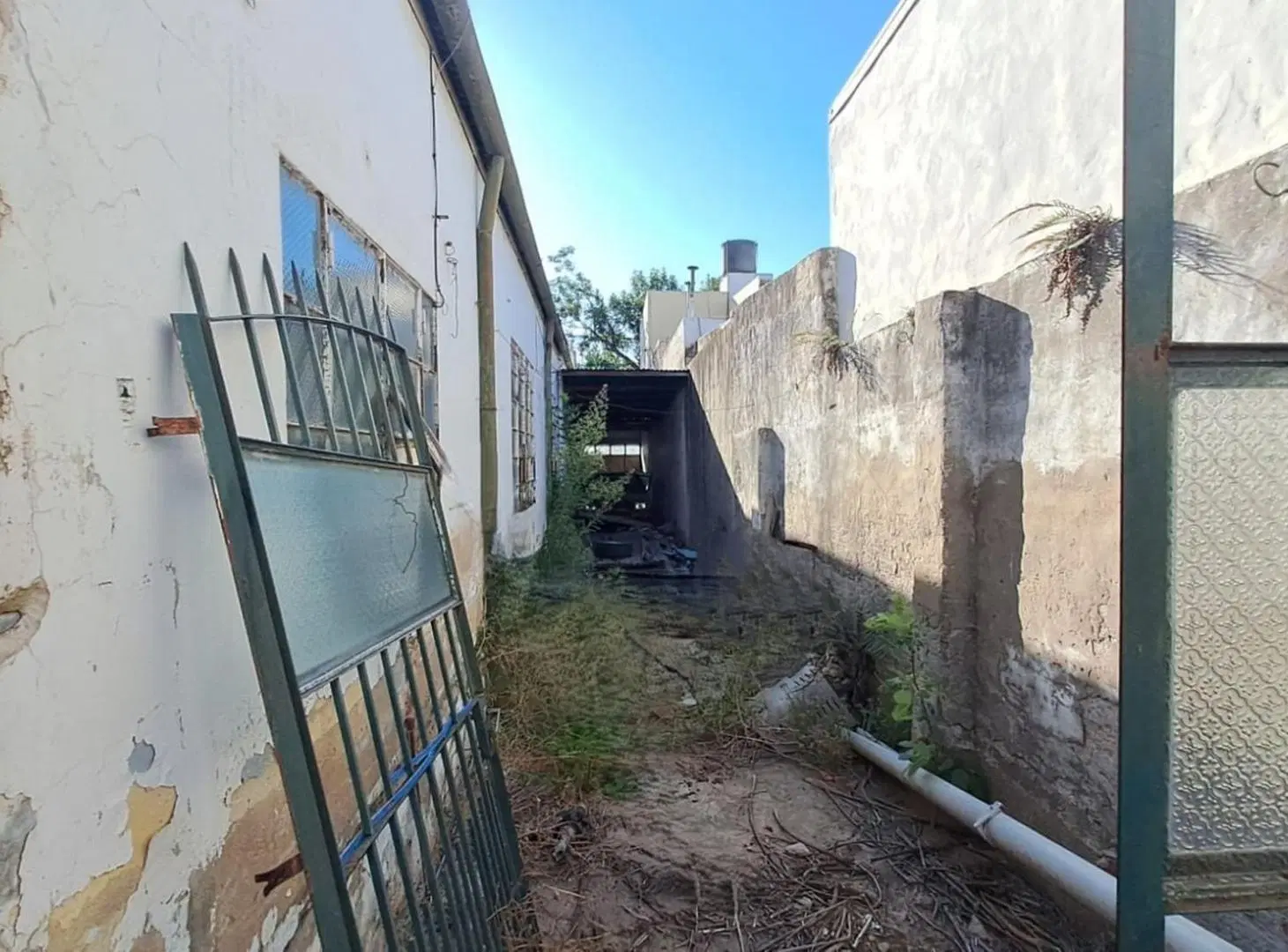 CASA EN B° CANDIOTI NORTE CON GRAN TERRENO 8