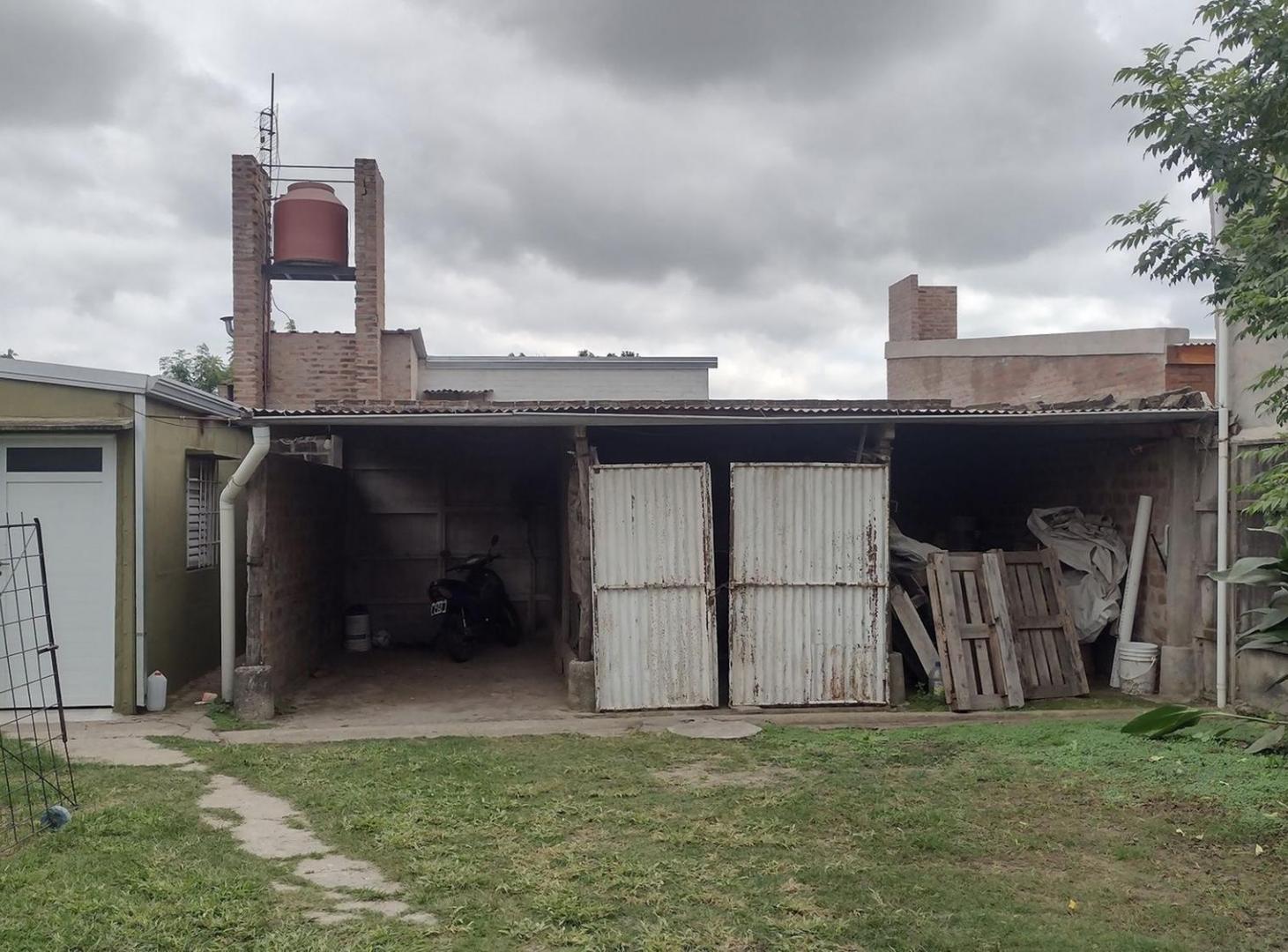 DOS CASAS SOBRE LOTE INTERNO EN RECREO