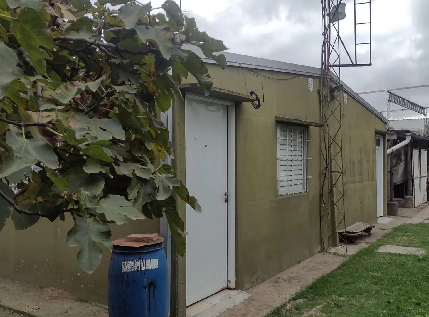 DOS CASAS SOBRE LOTE INTERNO EN RECREO 3