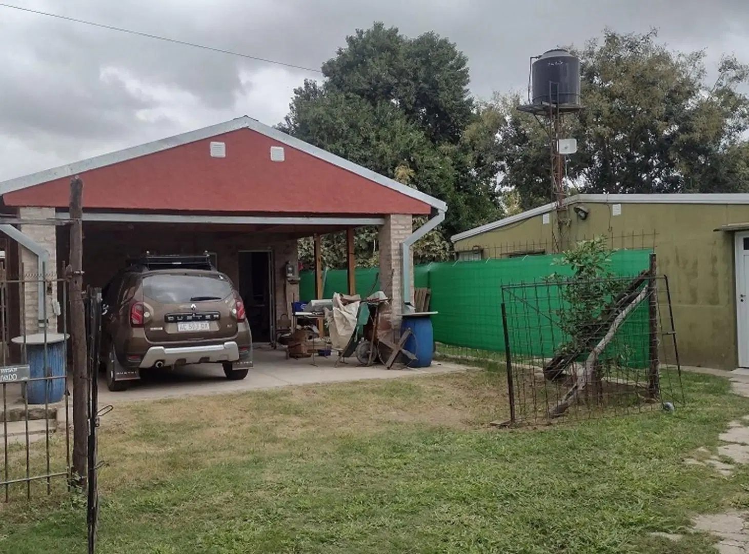 DOS CASAS SOBRE LOTE INTERNO EN RECREO 2