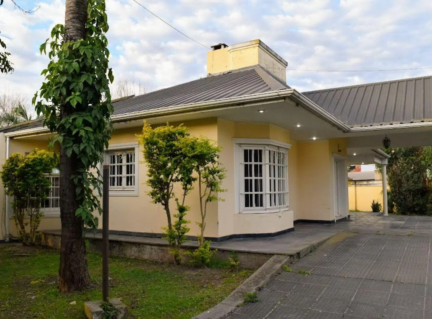 IMPORTANTE CASA DE 3 DORMITORIOS EN RECREO 2
