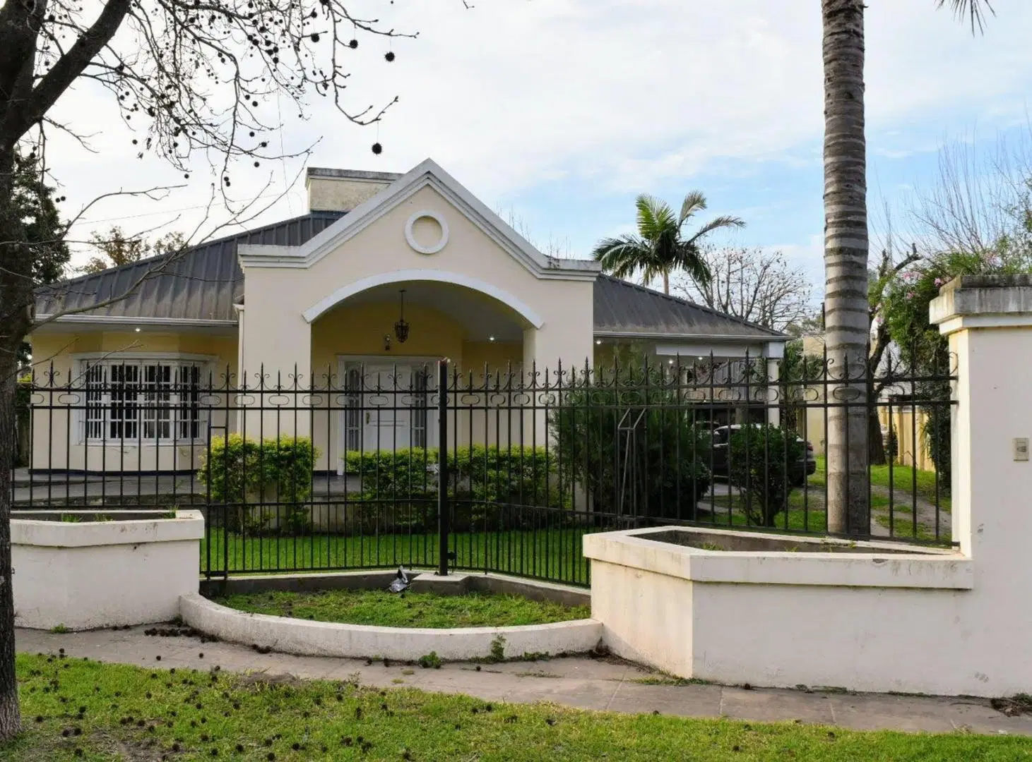 IMPORTANTE CASA DE 3 DORMITORIOS EN RECREO 5