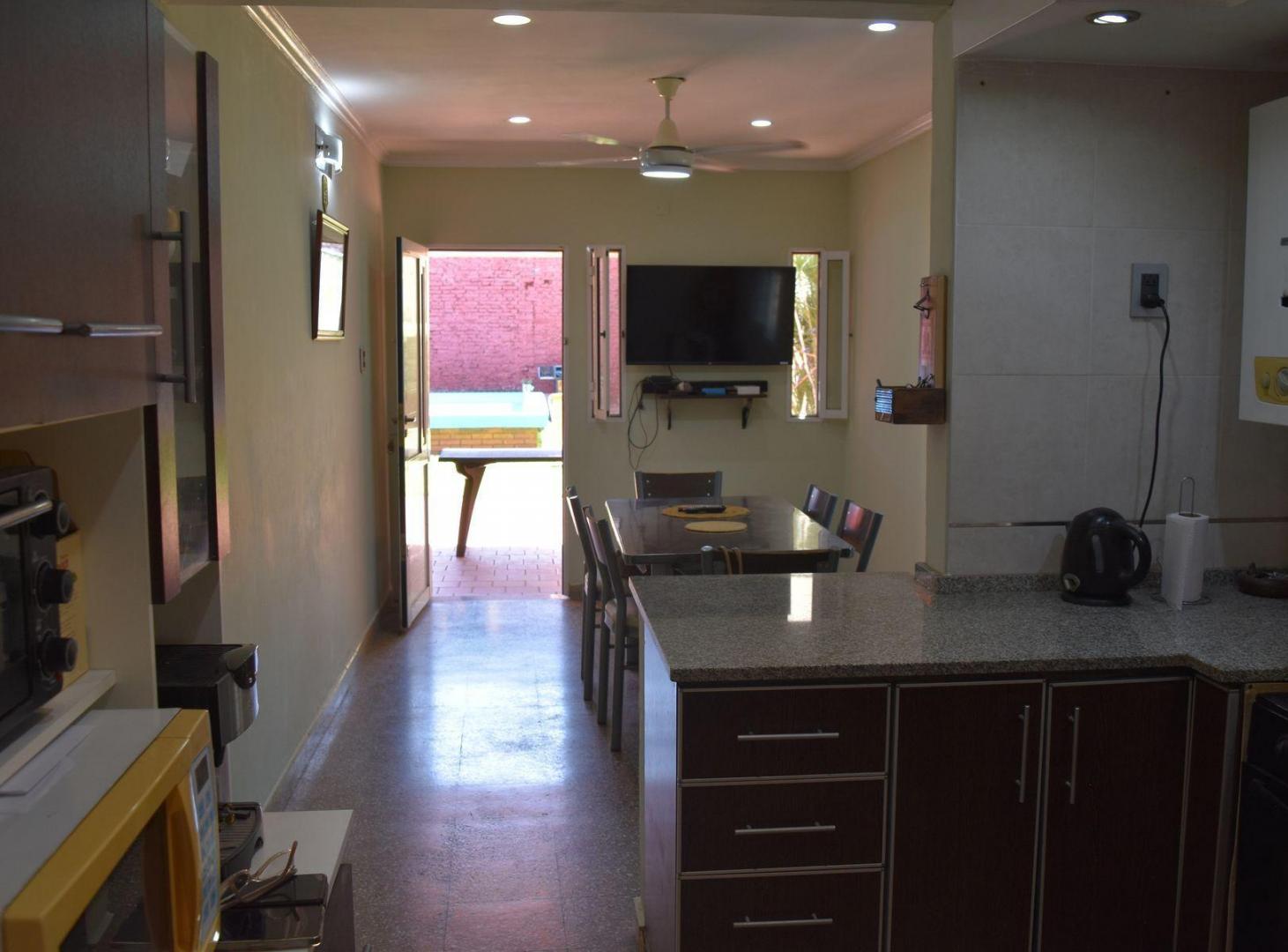 Foto de CASA DE 4 DORMITORIOS, 2 COCHERAS Y PATIO CON PISCINA, imagen 4