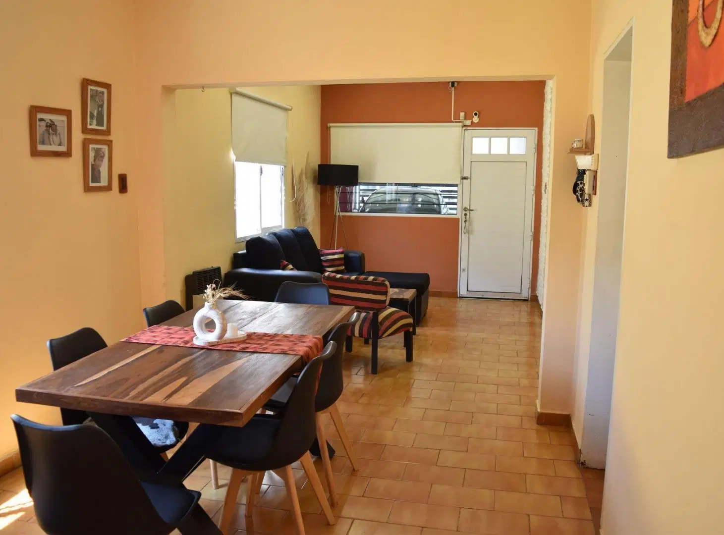 CASA DE 4 DORMITORIOS, 2 COCHERAS Y PATIO CON PISCINA 5