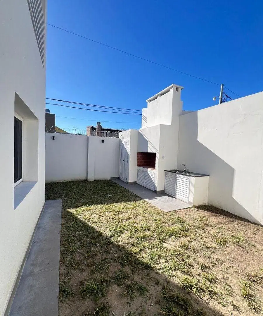 CASA EN PH A ESTRENAR EN SARGENTO CABRAL 4