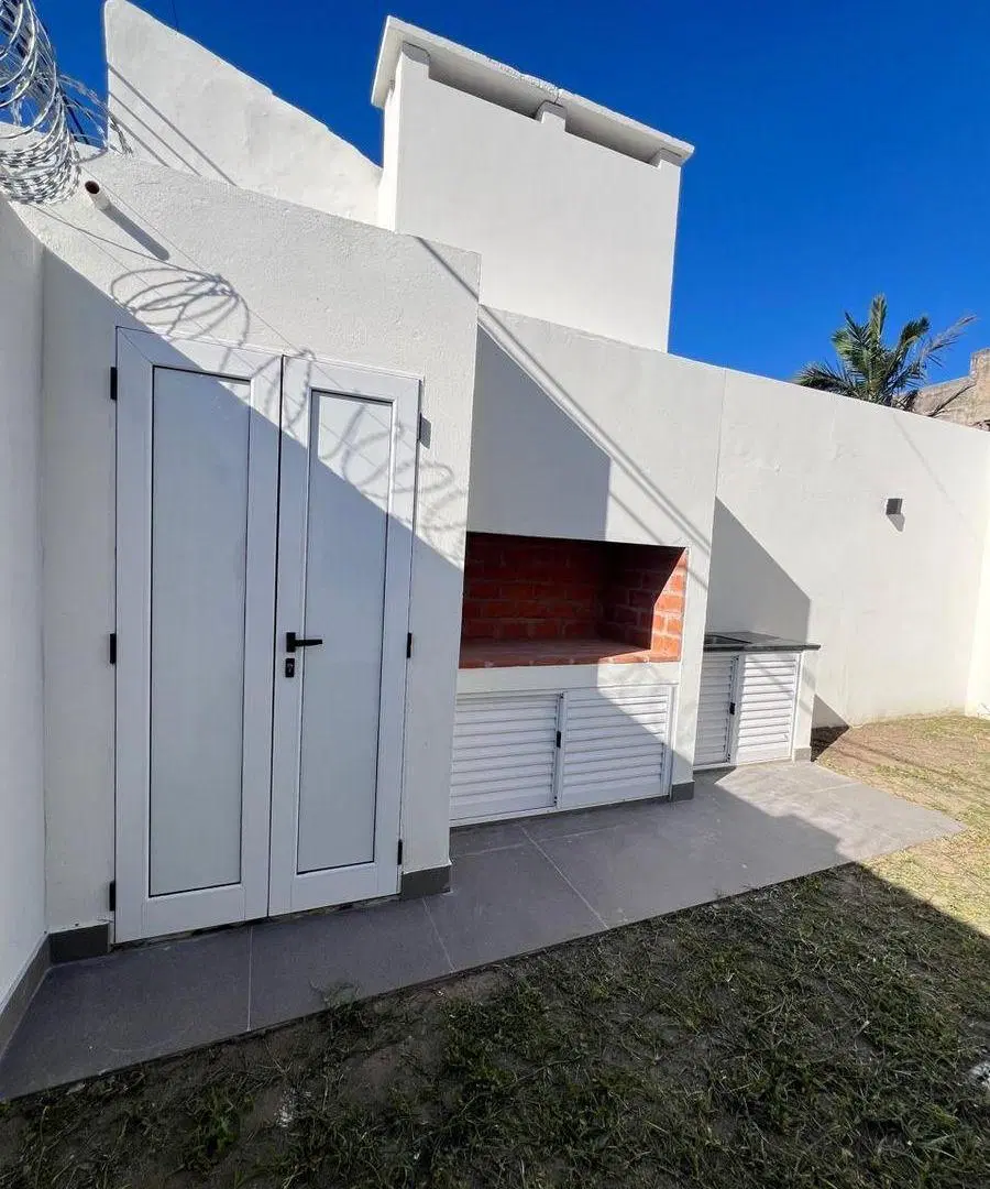 CASA EN PH A ESTRENAR EN SARGENTO CABRAL 8