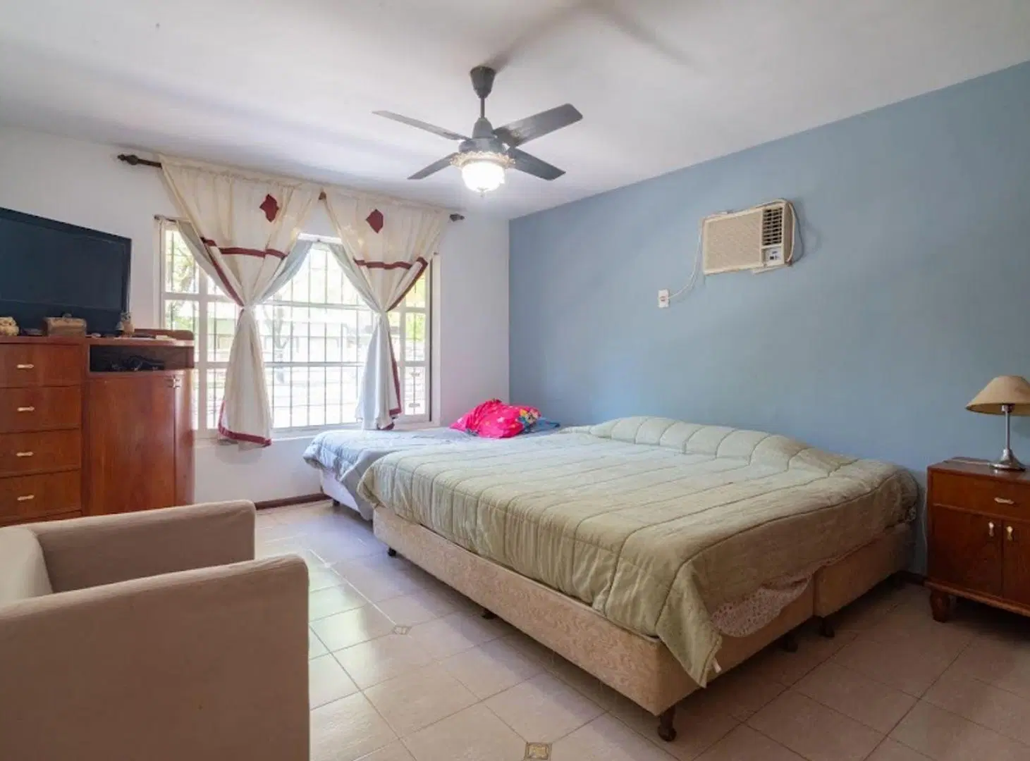 CASA DE 3 DORMITORIOS EN LA MEJOR ZONA DE LOS MOLINOS 5