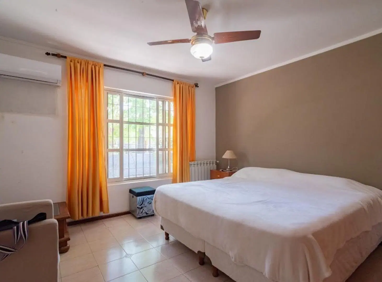 CASA DE 3 DORMITORIOS EN LA MEJOR ZONA DE LOS MOLINOS 2