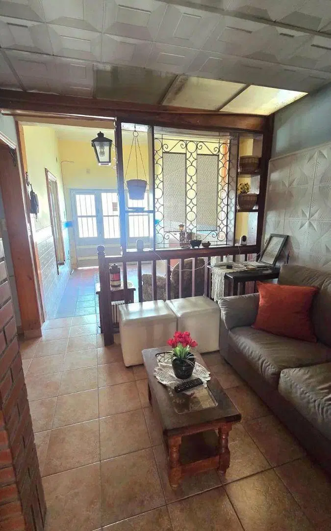 CASA A MODERNIZAR/REFACCIONAR EN FOMENTO 9 DE JULIO 3