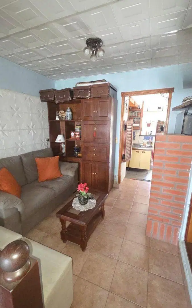 CASA A MODERNIZAR/REFACCIONAR EN FOMENTO 9 DE JULIO 4