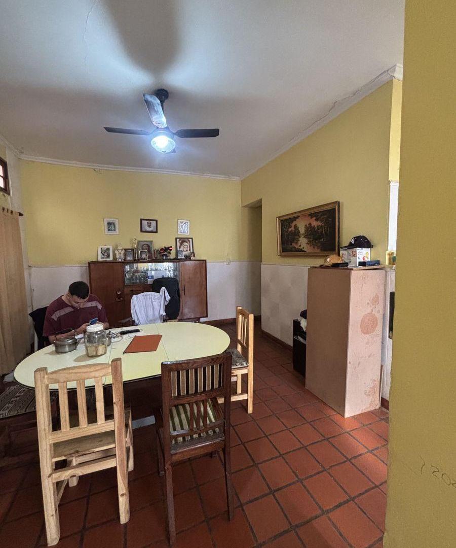 Foto de Dos Casas a m de Av Freyre y Parque J. de Garay, imagen 2