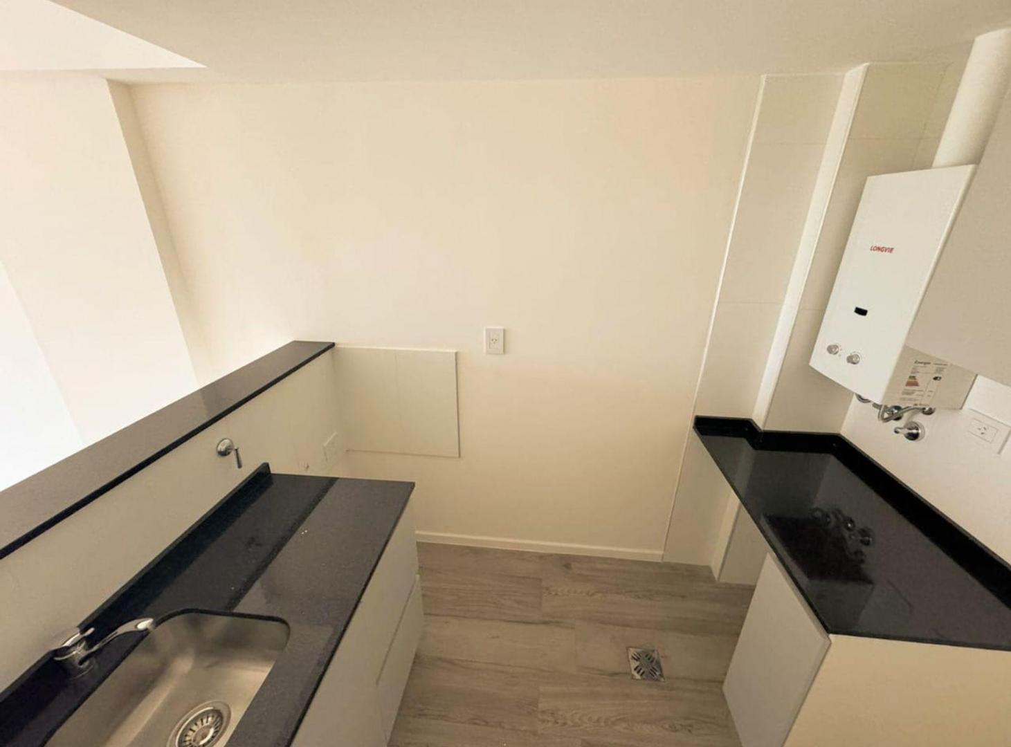 Foto de DEPARTAMENTO 1 DORMITORIO SOBRE BV. PELLEGRINI CON COCHERA, imagen 5
