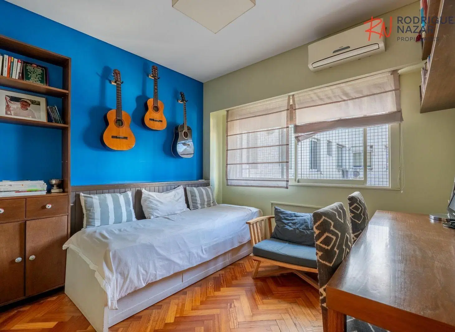 Venta de departamento de 5 ambientes en Retiro con cochera. 3