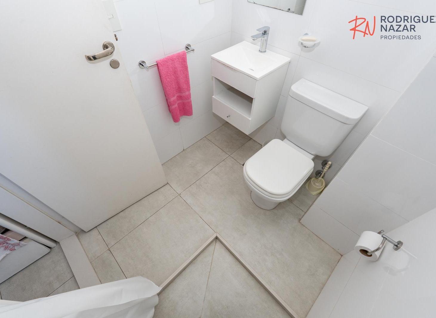 Venta de departamento de 5 ambientes en Retiro con cochera.