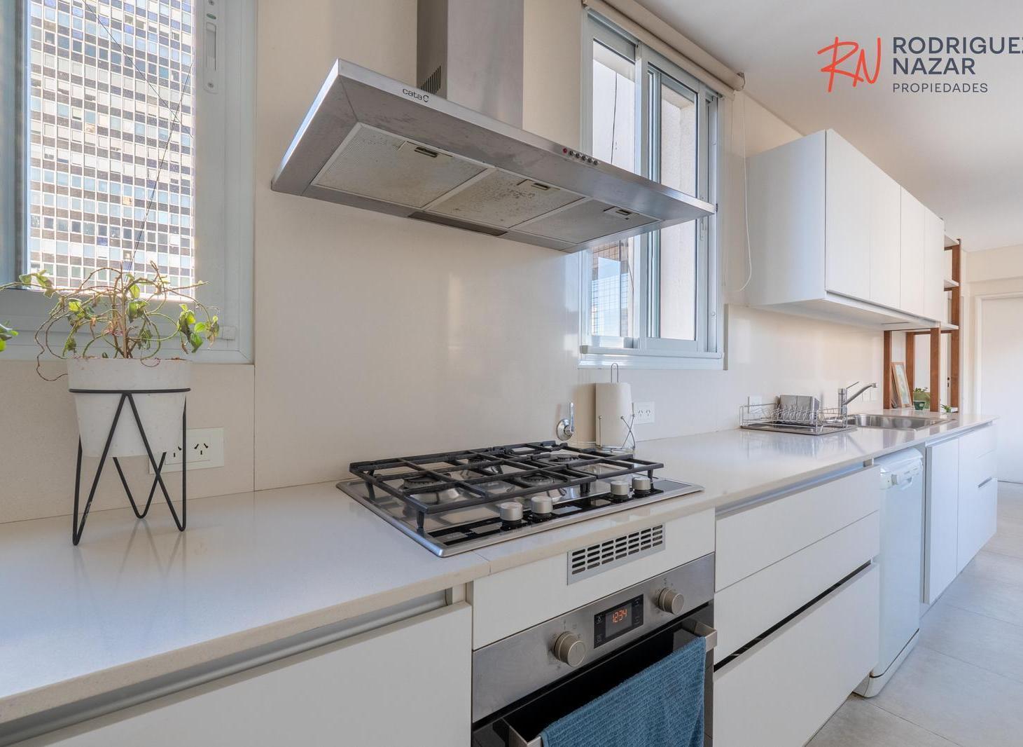 Venta de departamento de 5 ambientes en Retiro con cochera.