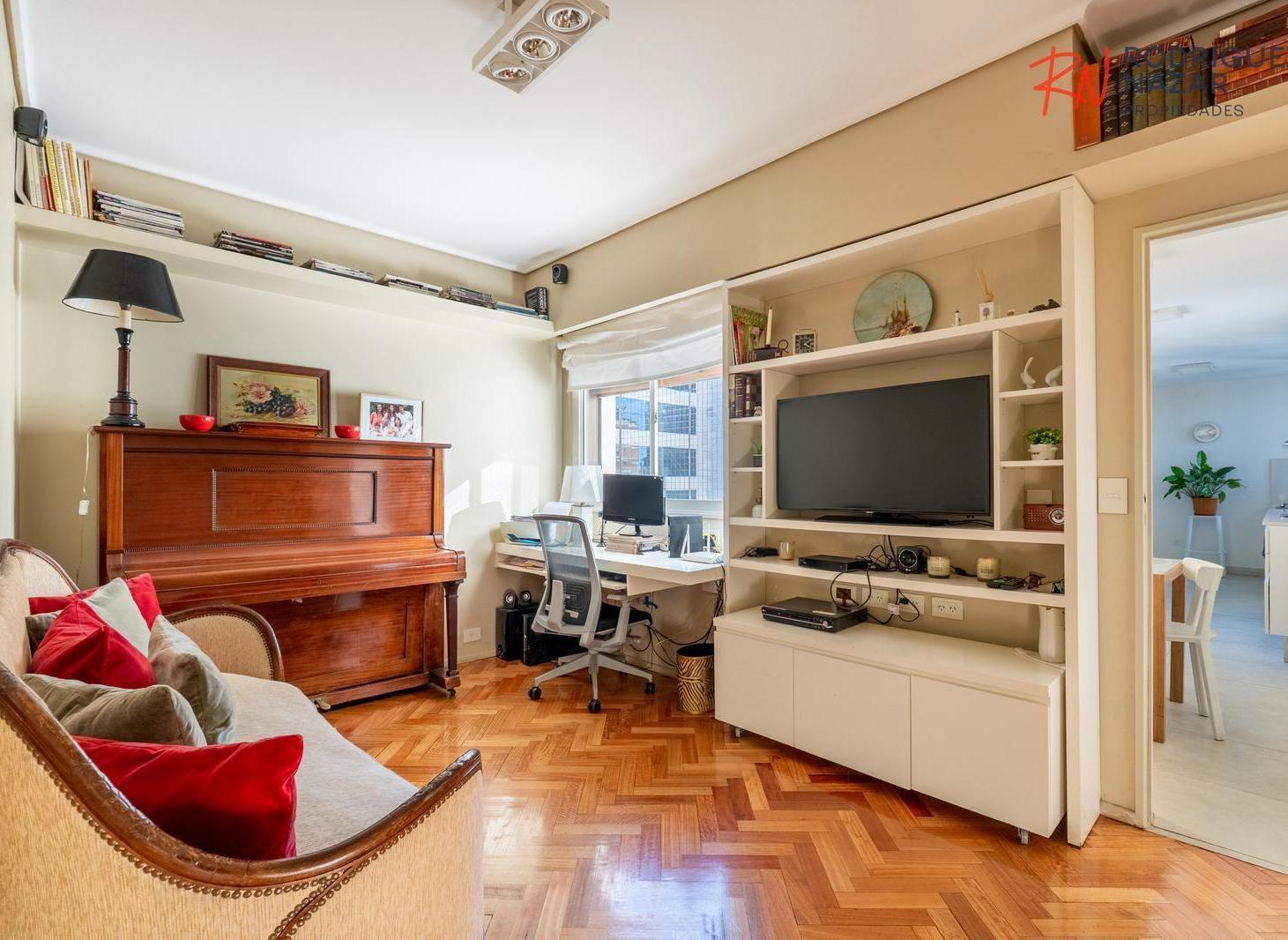 Venta de departamento de 5 ambientes en Retiro con cochera.