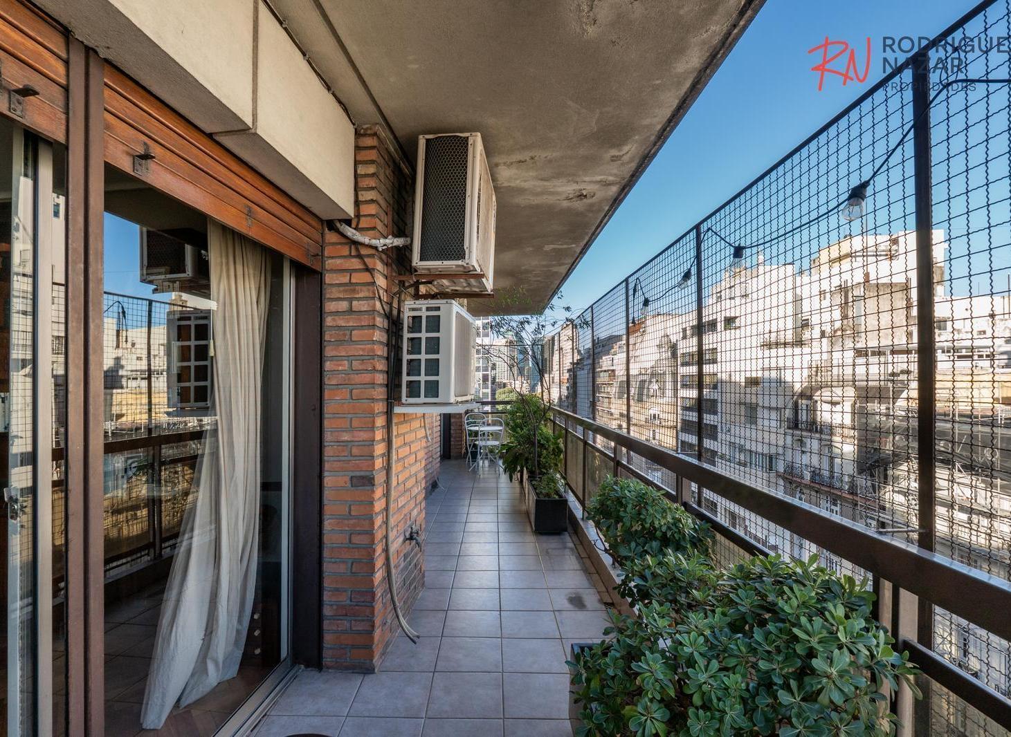 Venta de departamento de 5 ambientes en Retiro con cochera.