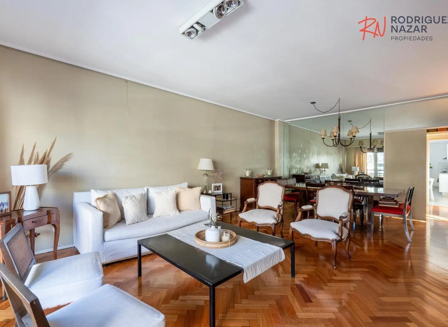 Venta de departamento de 5 ambientes en Retiro con cochera. 5