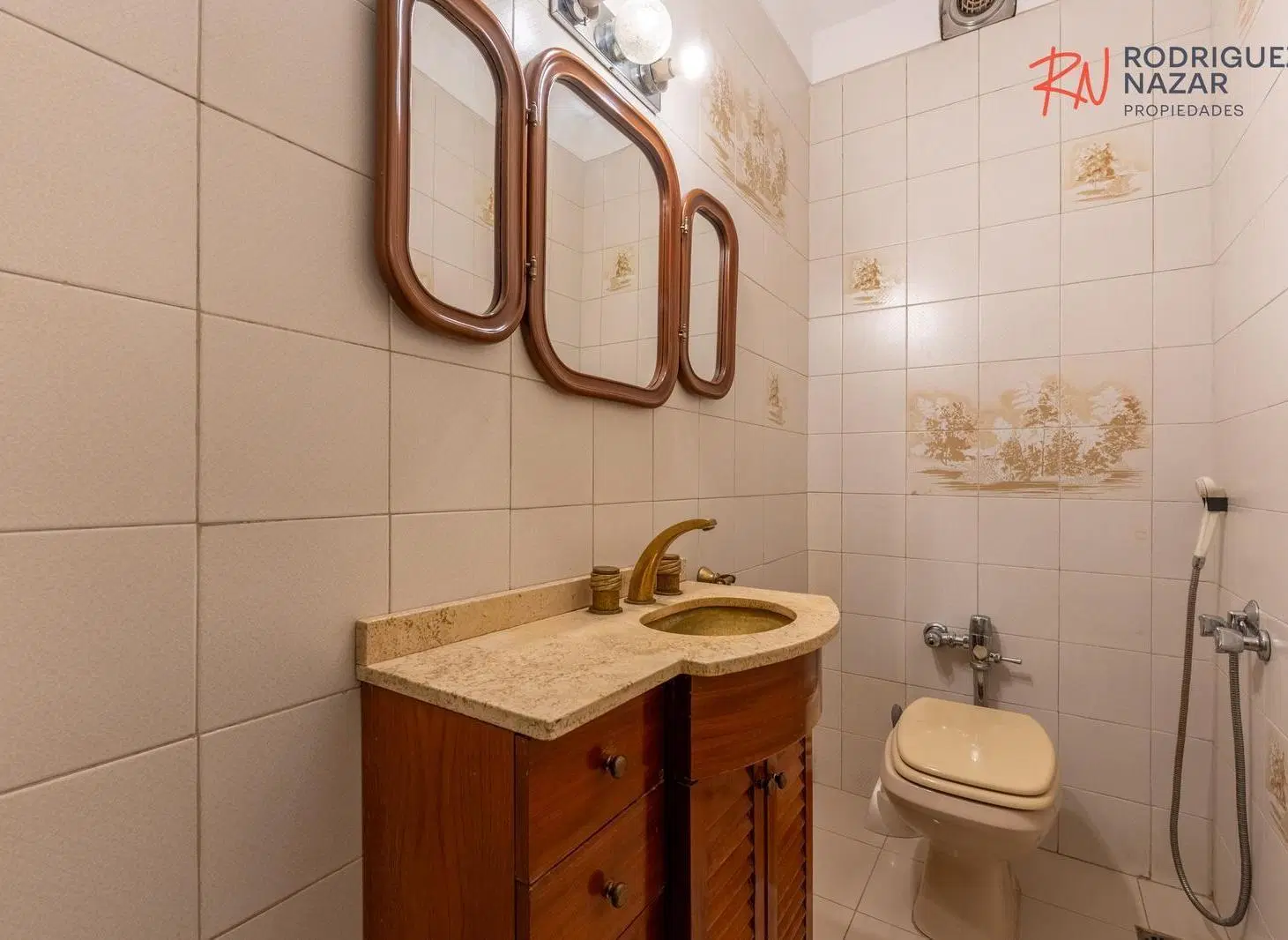 Venta de departamento de 4 ambientes con cochera en Palermo. 5