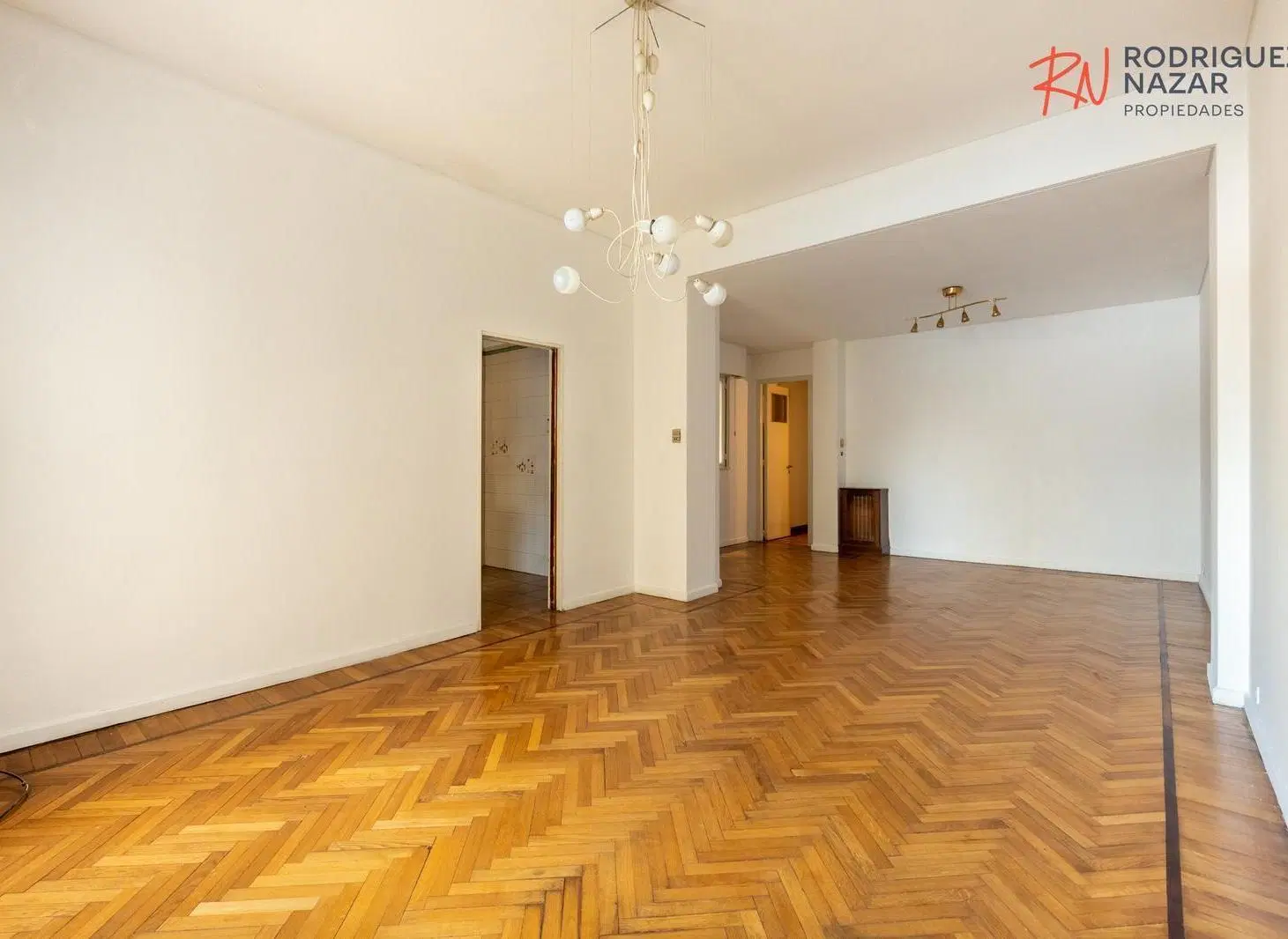 Venta de departamento de 4 ambientes con cochera en Palermo. 2