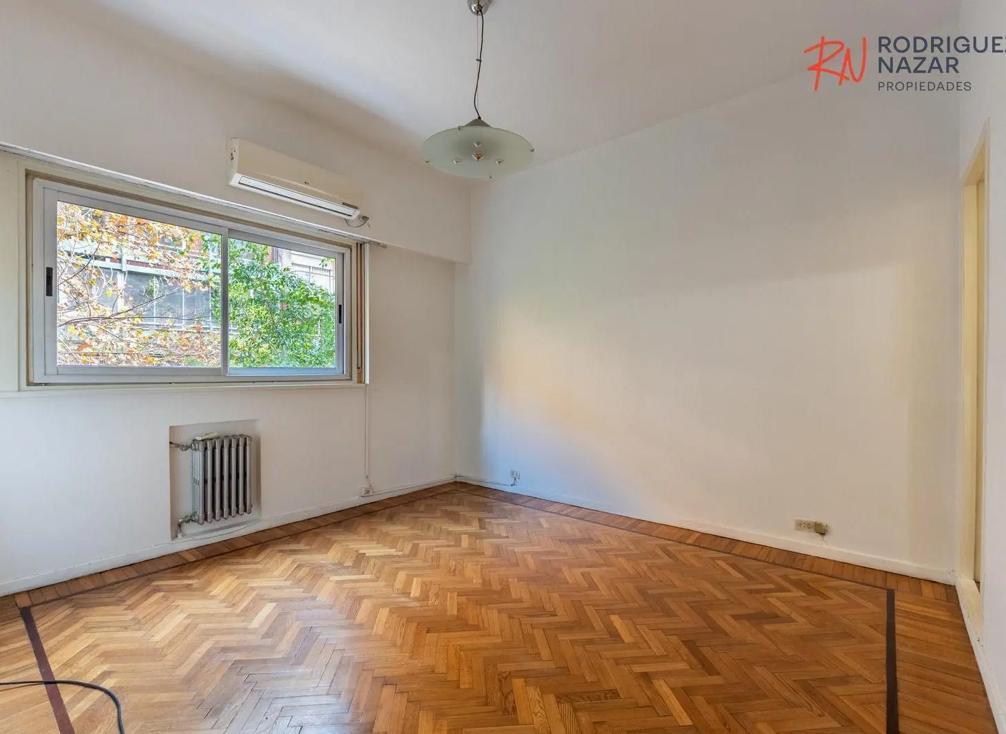 Venta de departamento de 4 ambientes con cochera en Palermo. 3