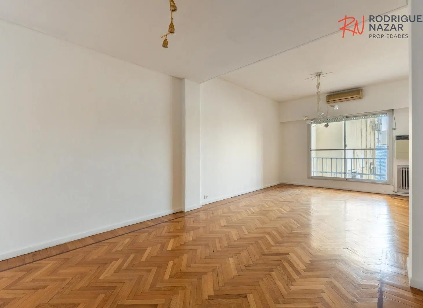 Venta de departamento de 4 ambientes con cochera en Palermo. 8