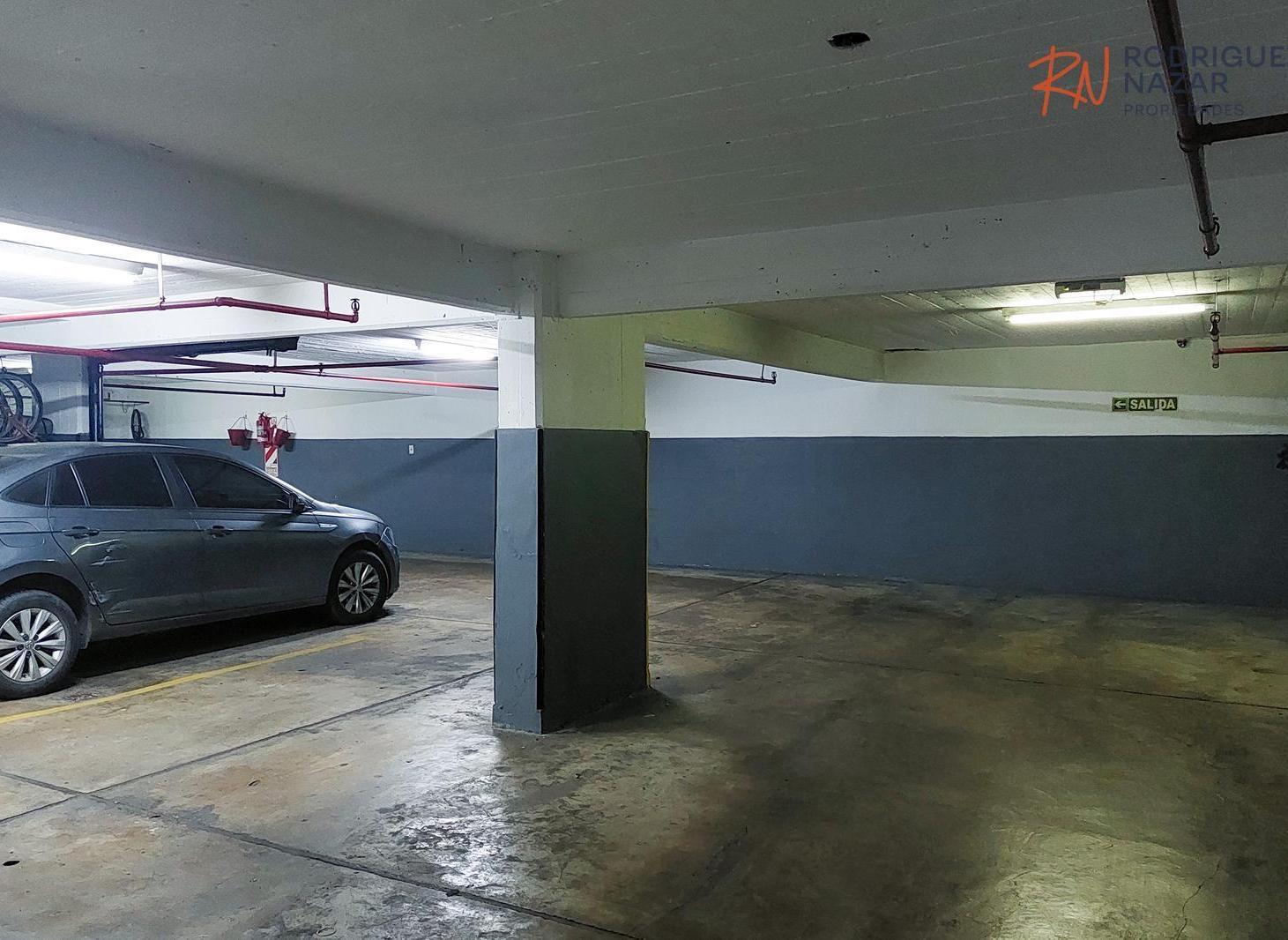 Venta de 3 ambientes con cochera en Recoleta.