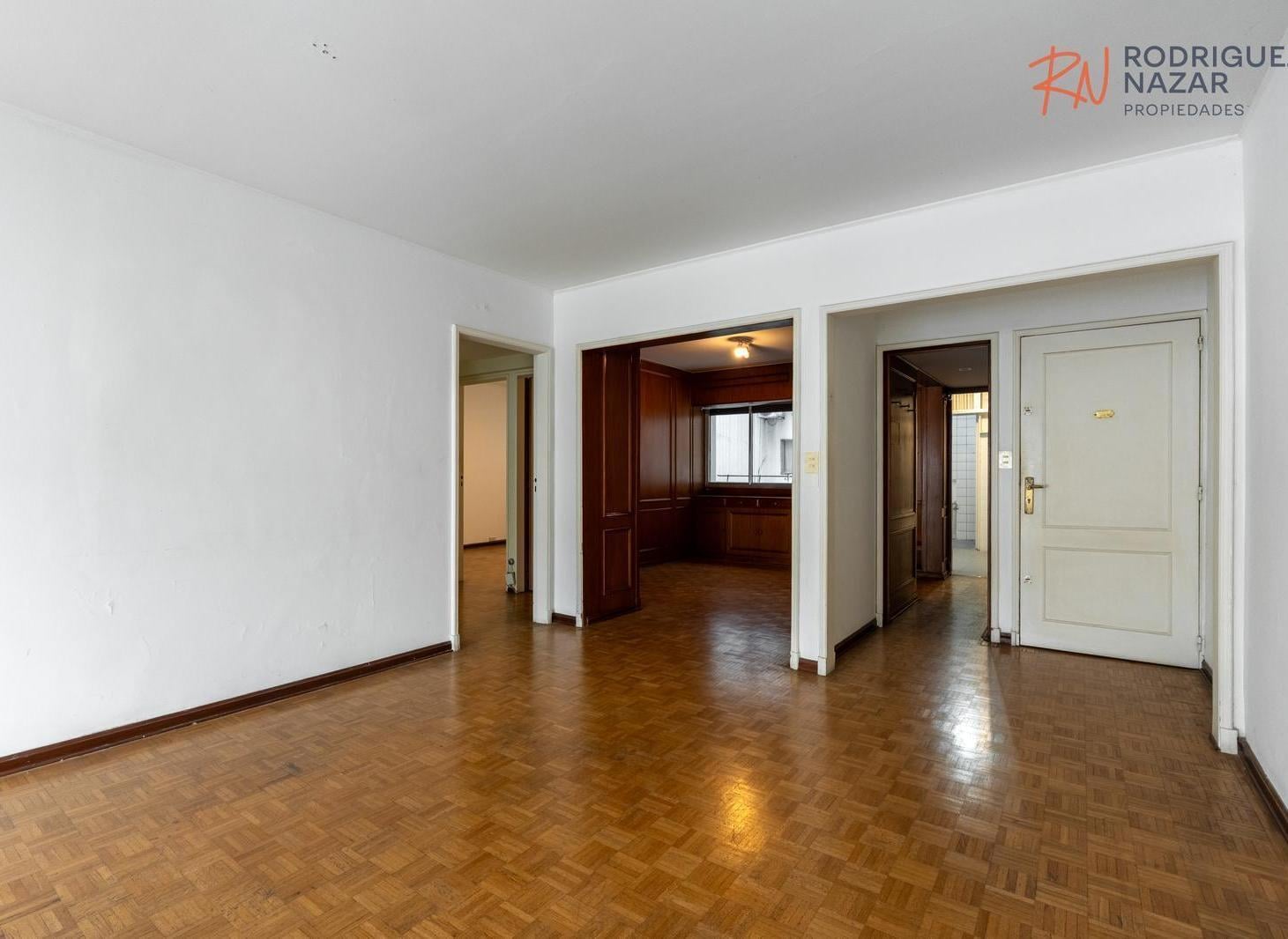 Venta de 3 ambientes con cochera en Recoleta.