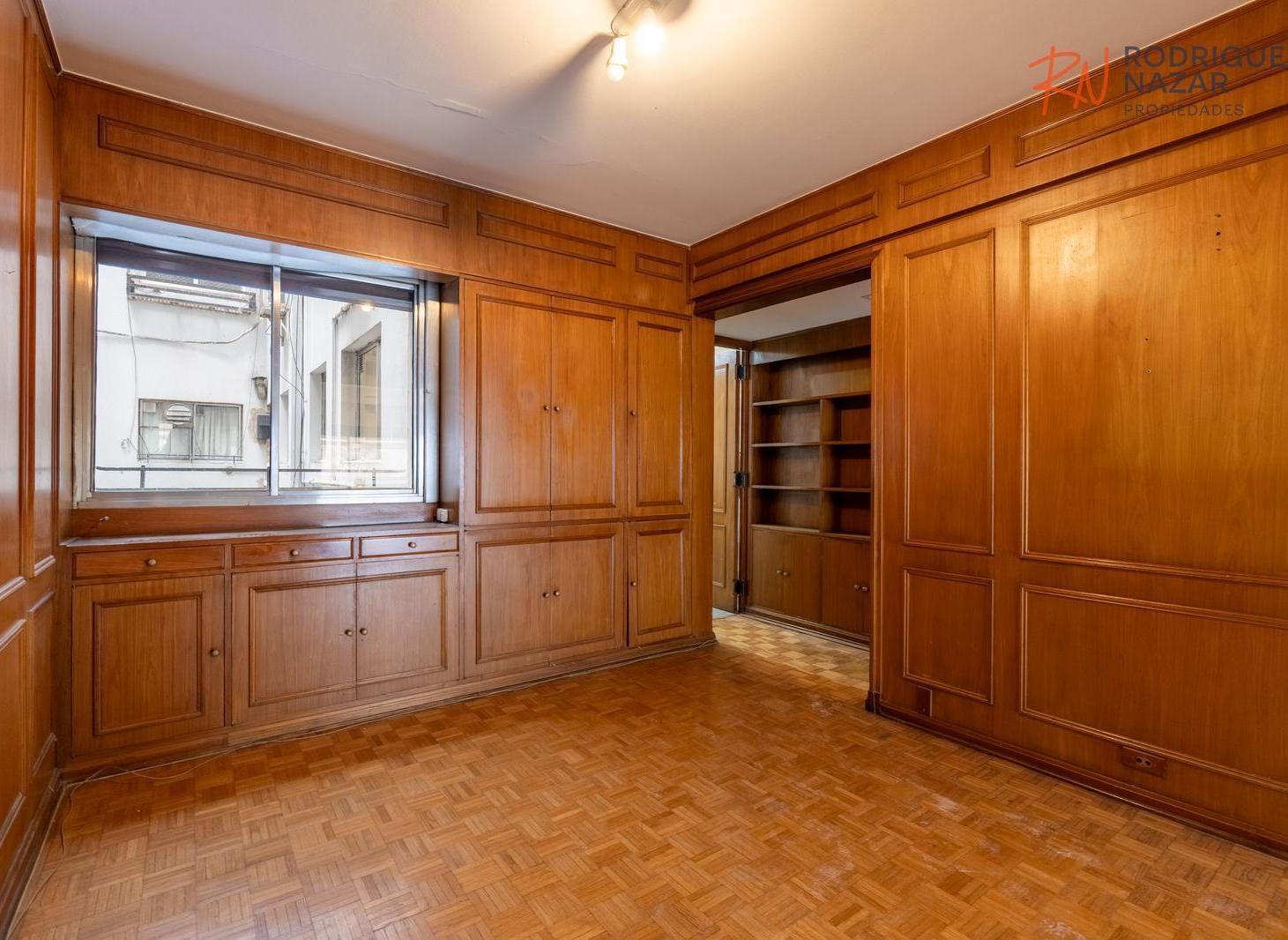 Venta de 3 ambientes con cochera en Recoleta.