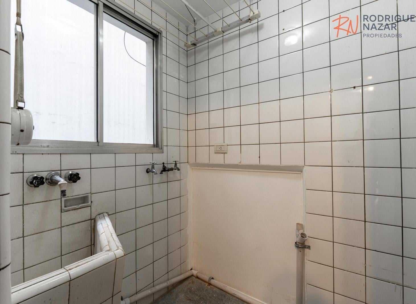 Venta de 3 ambientes con cochera en Recoleta.