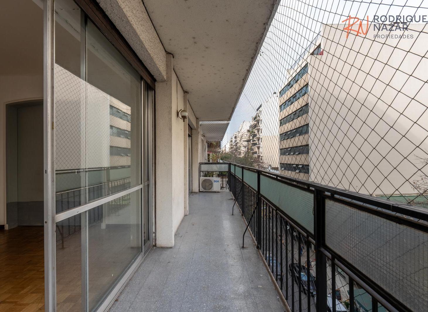 Venta de 3 ambientes con cochera en Recoleta.