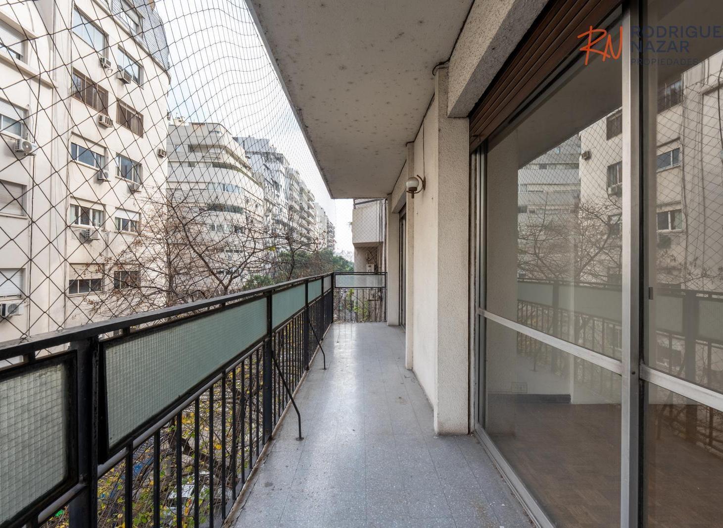 Venta de 3 ambientes con cochera en Recoleta.