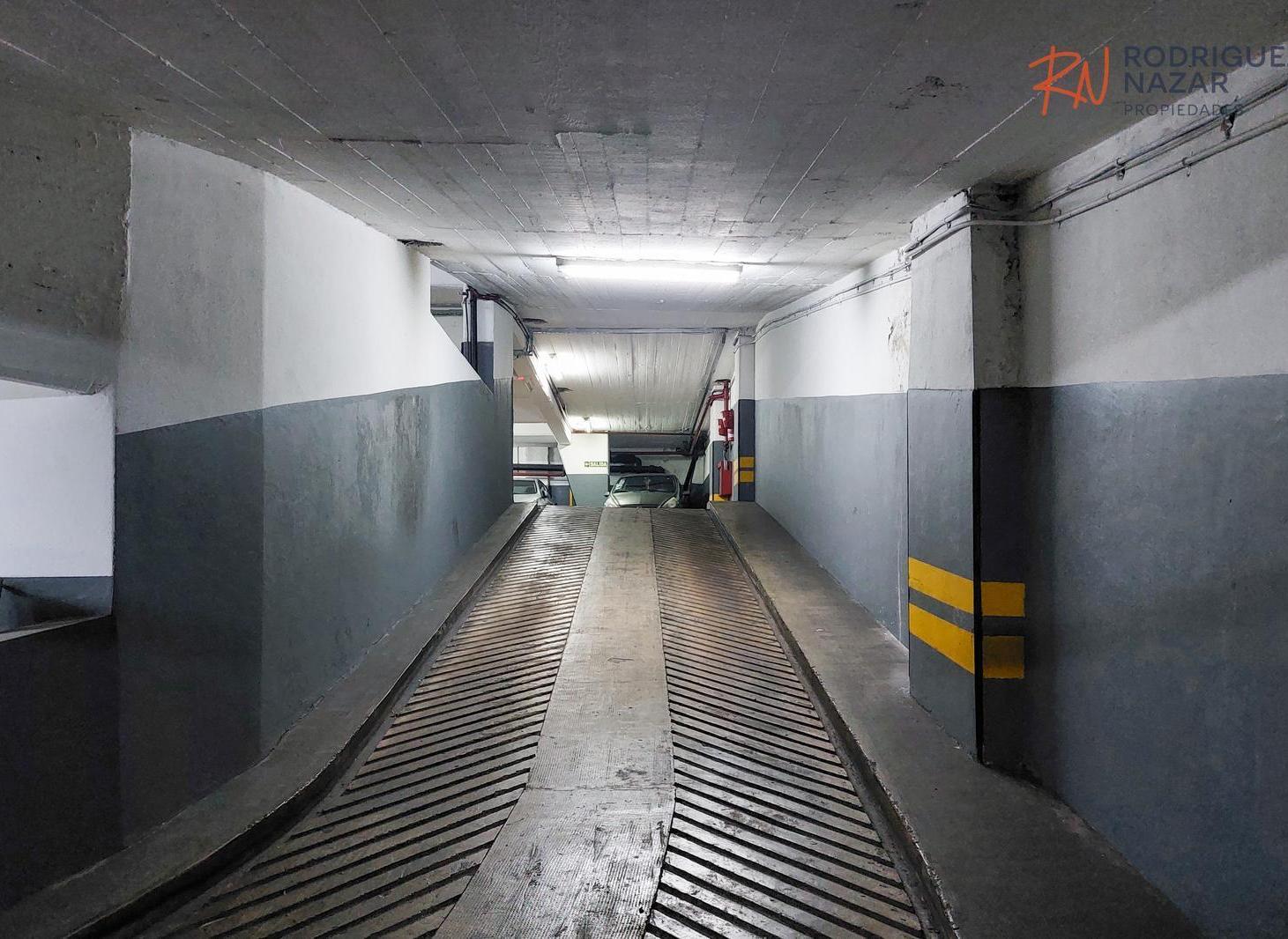 Venta de 3 ambientes con cochera en Recoleta.
