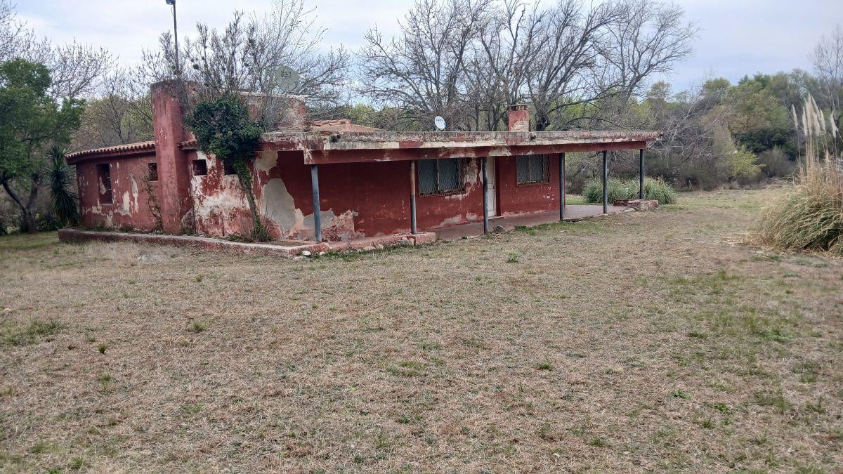 Foto de LOTE DE 2 HECTAREAS CON CASA A RECICLAR, imagen 1