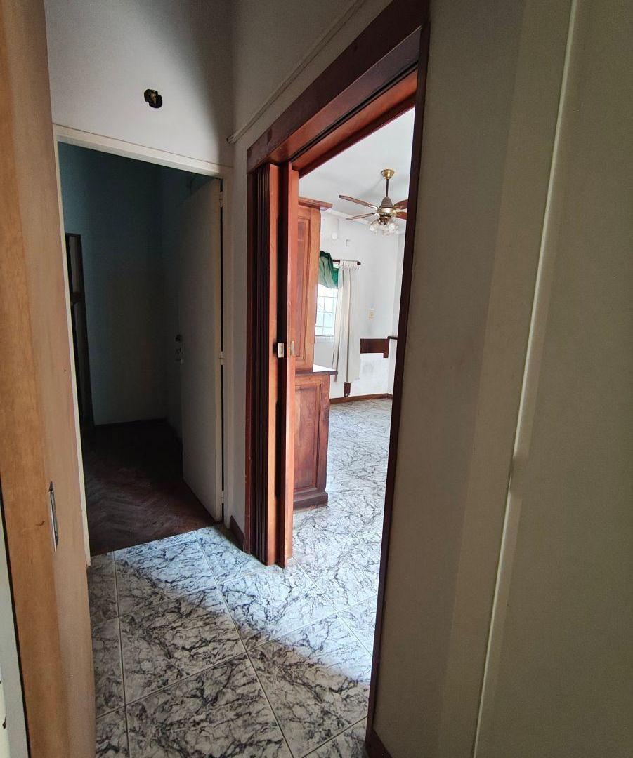 Foto de Venta Casa interna unica de 3 dormitorio- Windells N* 820 B- a 1 cuadra, imagen 2