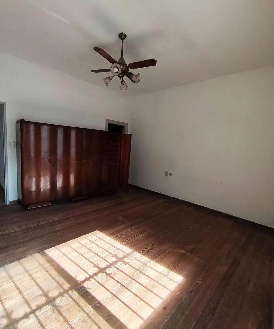 Foto de Casa AMPLISIMA antigua lote 8,66 x22m- 2 dorm. A MEDIA CUADRA DE, imagen 3