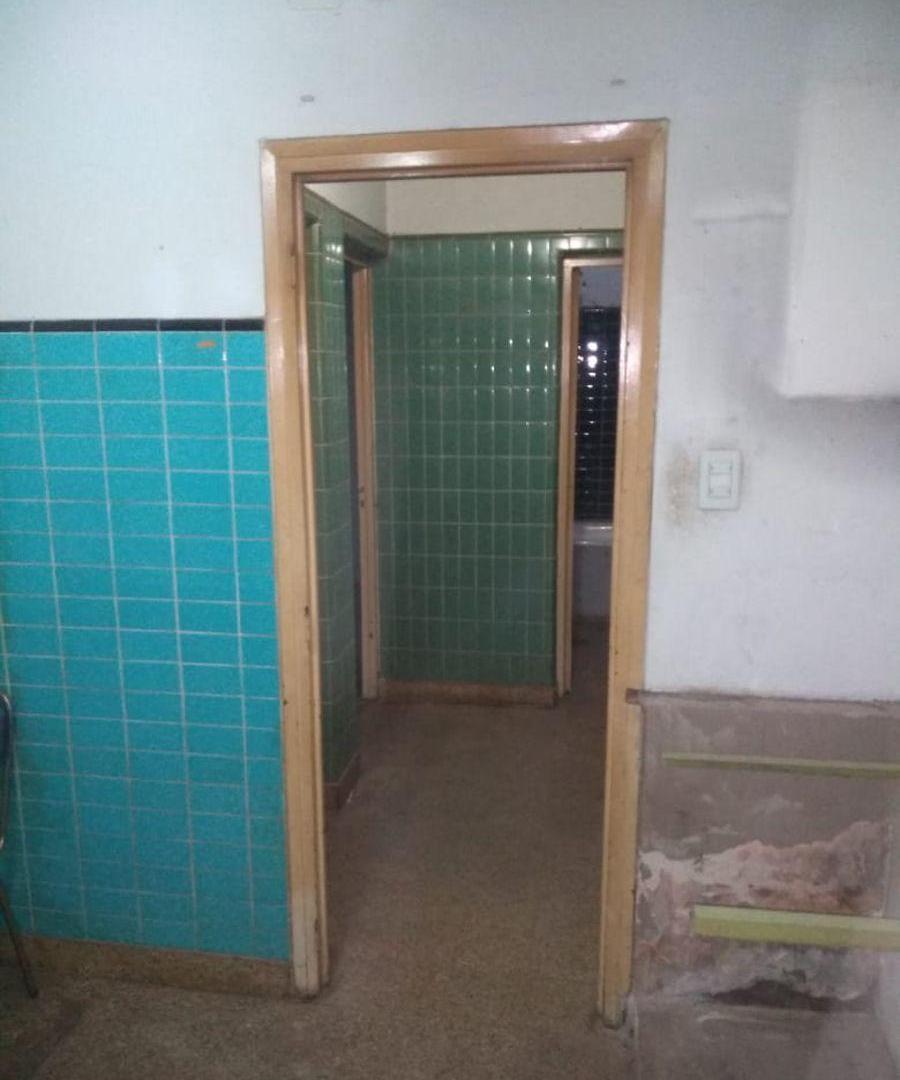 Foto de Venta San Luis 5575 lote de (8.66 x 25.98)edificación a reciclar 121 M2., imagen 3
